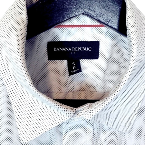 Banana Republic Short Sleeve White Button Up With Black Dots - Picture 4 of 4